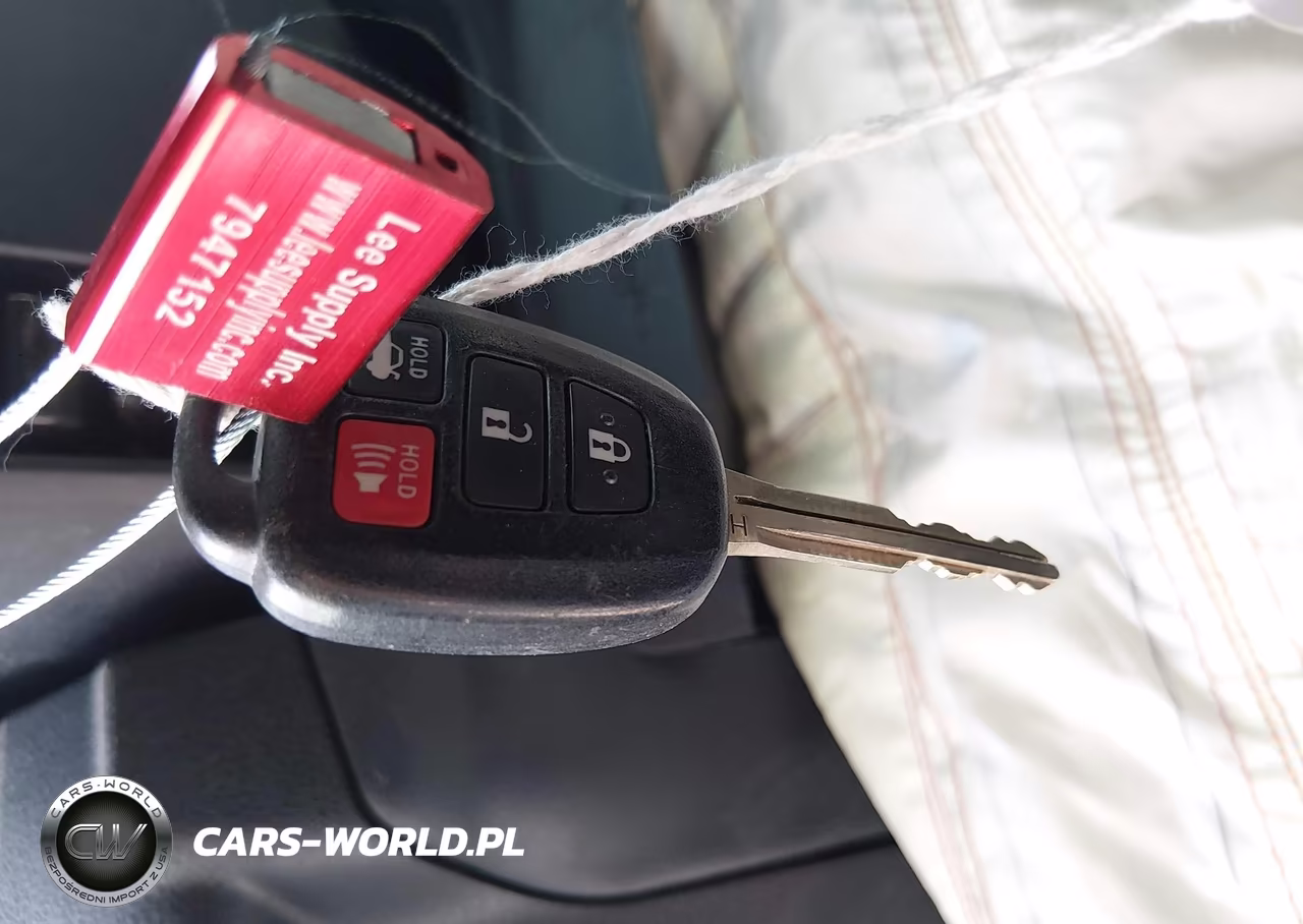 2018 Toyota Corolla Le VIN:5YFBURHE8JP766826 - 11