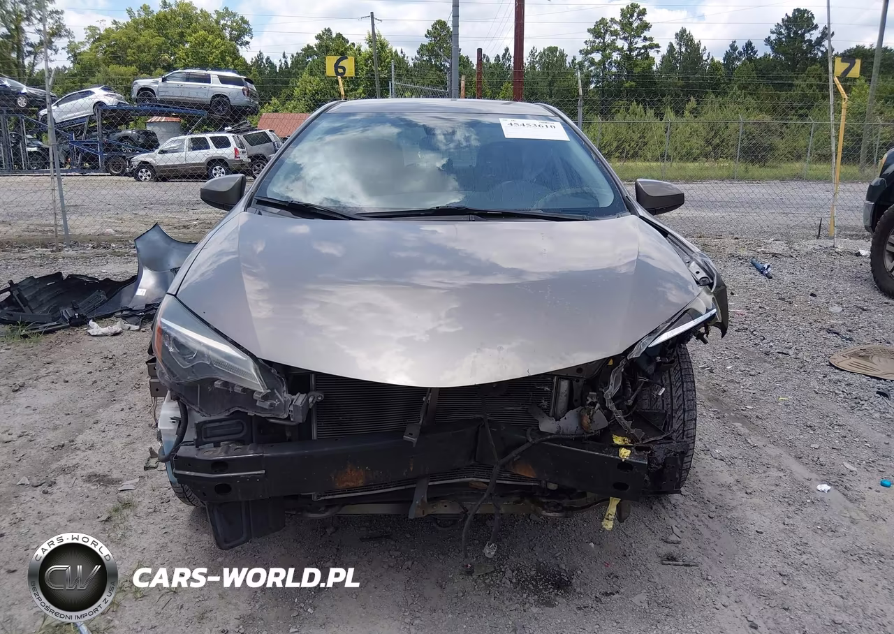2018 Toyota Corolla Le VIN:5YFBURHE8JP766826 - 13