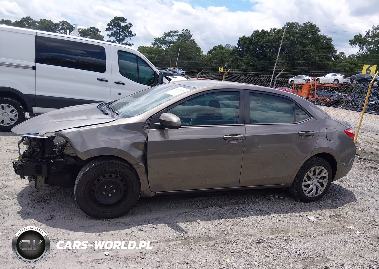 2018 Toyota Corolla Le VIN:5YFBURHE8JP766826 - 15