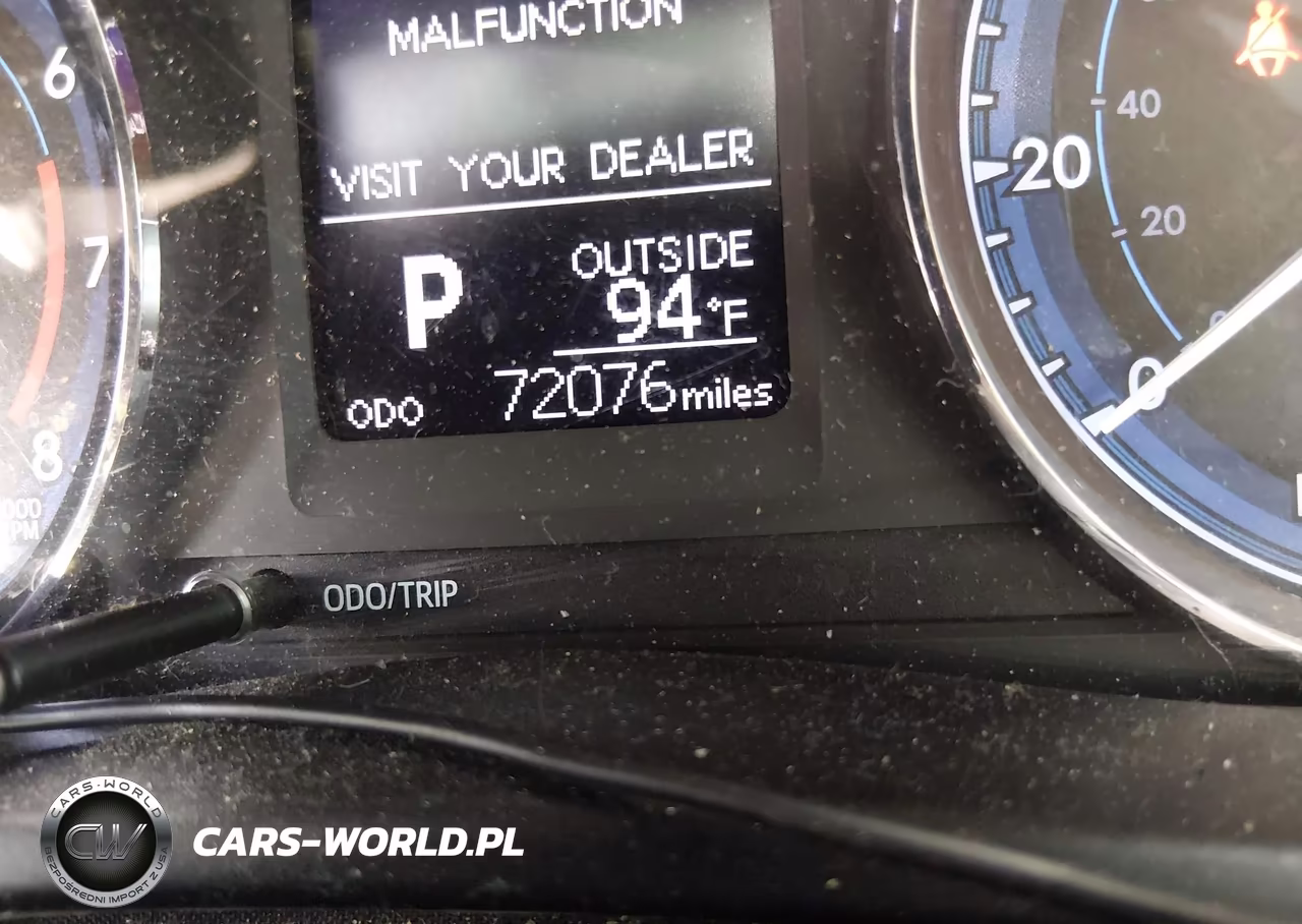 2018 Toyota Corolla Le VIN:5YFBURHE8JP766826 - 16