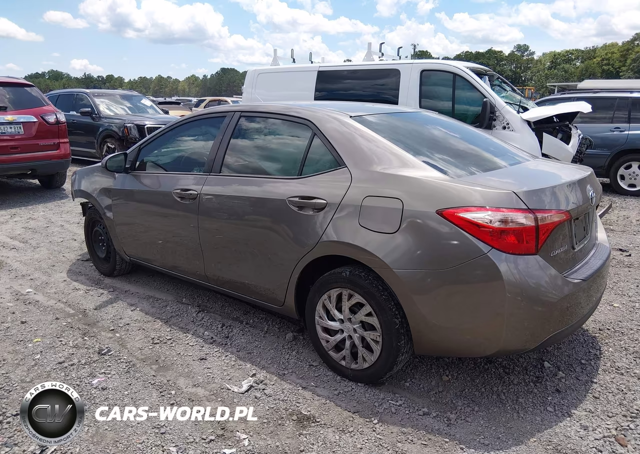 2018 Toyota Corolla Le VIN:5YFBURHE8JP766826 - 3