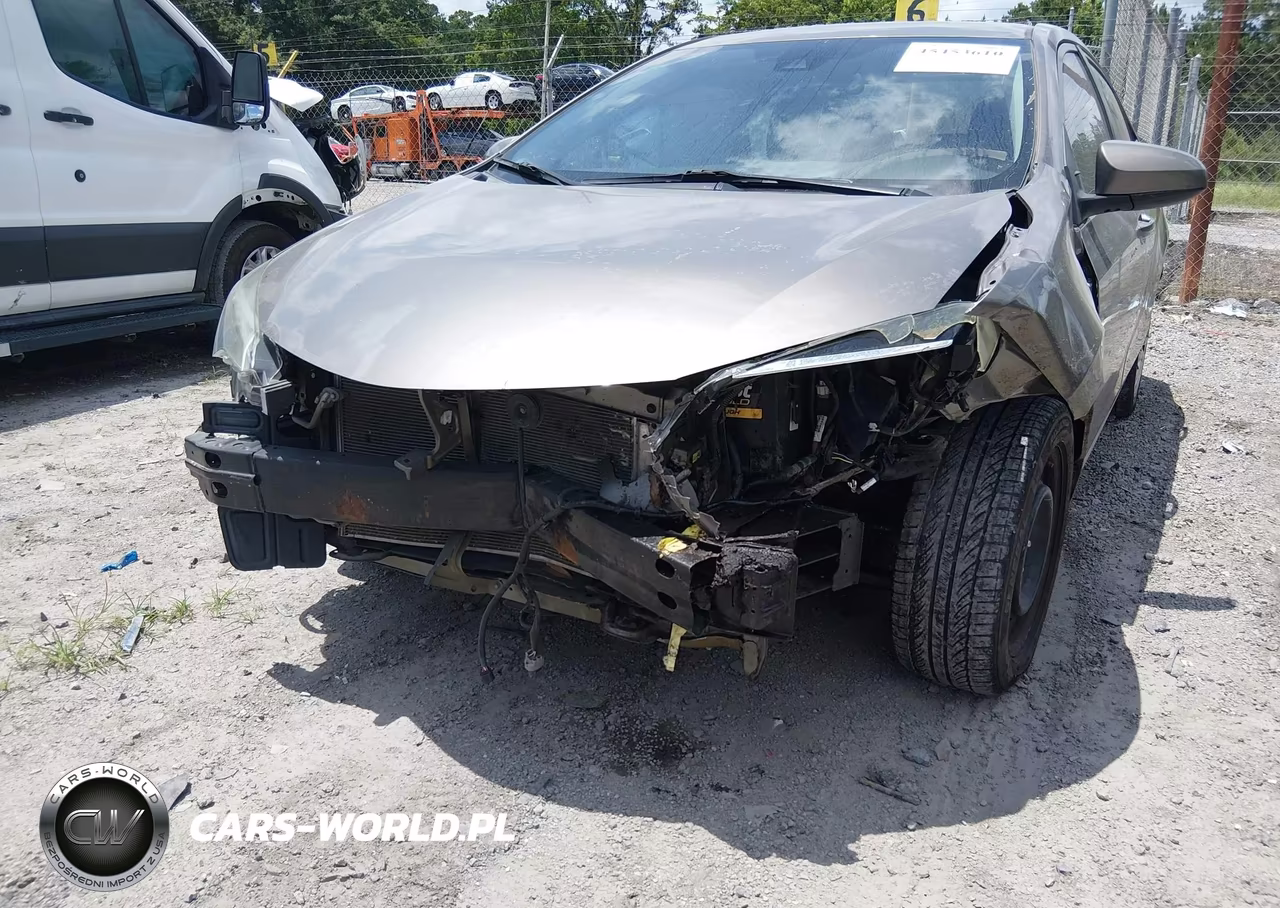 2018 Toyota Corolla Le VIN:5YFBURHE8JP766826 - 6