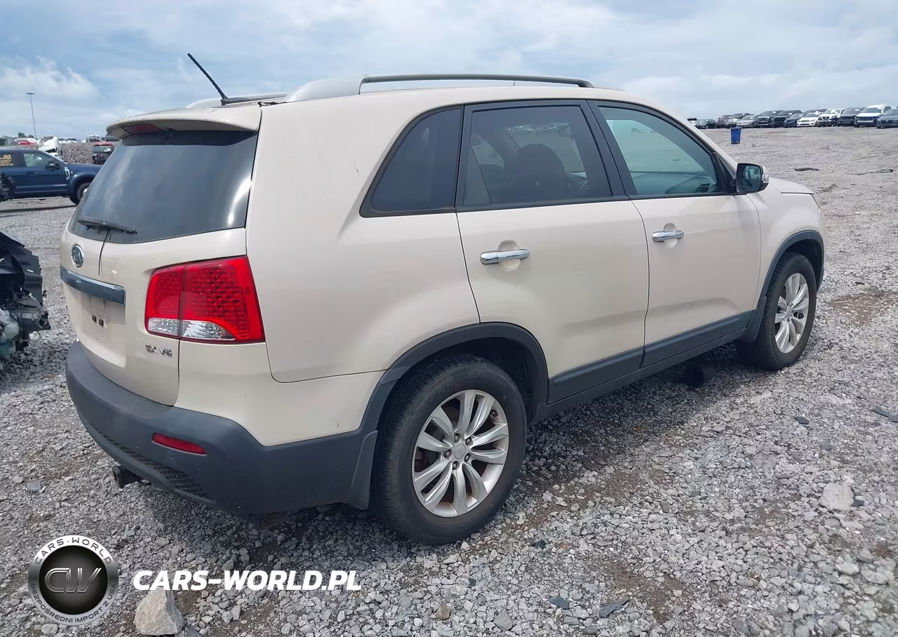2011 Kia Sorento Ex V6 VIN:5XYKU4A20BG151177 - 4