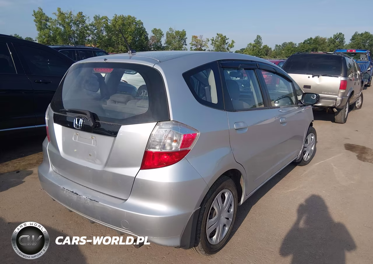 2011 Honda Fit VIN:JHMGE8H36BC009055 - 4