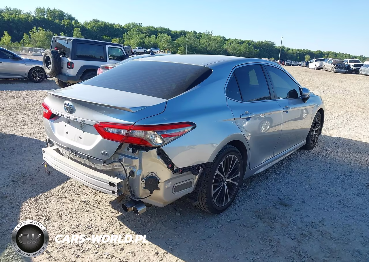 2018 Toyota Camry Se VIN:JTNB11HK3J3016030 - 4