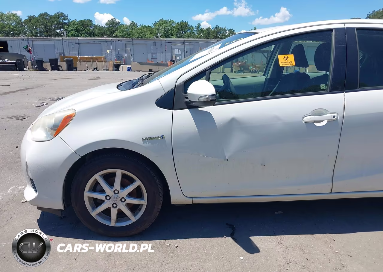2012 Toyota Prius C Three VIN:JTDKDTB30C1526018 - 16