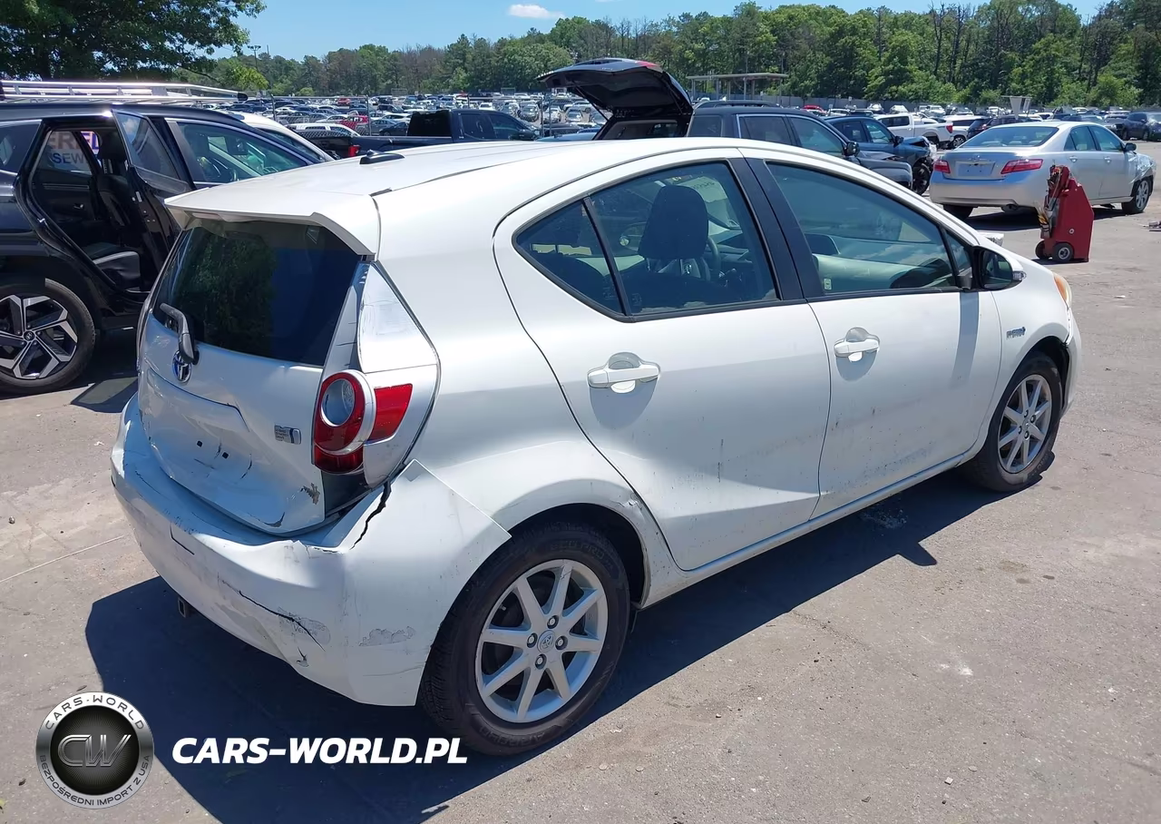 2012 Toyota Prius C Three VIN:JTDKDTB30C1526018 - 4