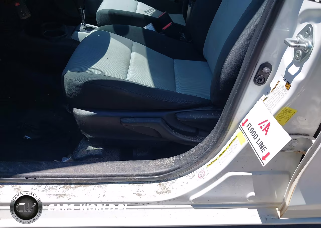 2012 Toyota Prius C Three VIN:JTDKDTB30C1526018 - 6
