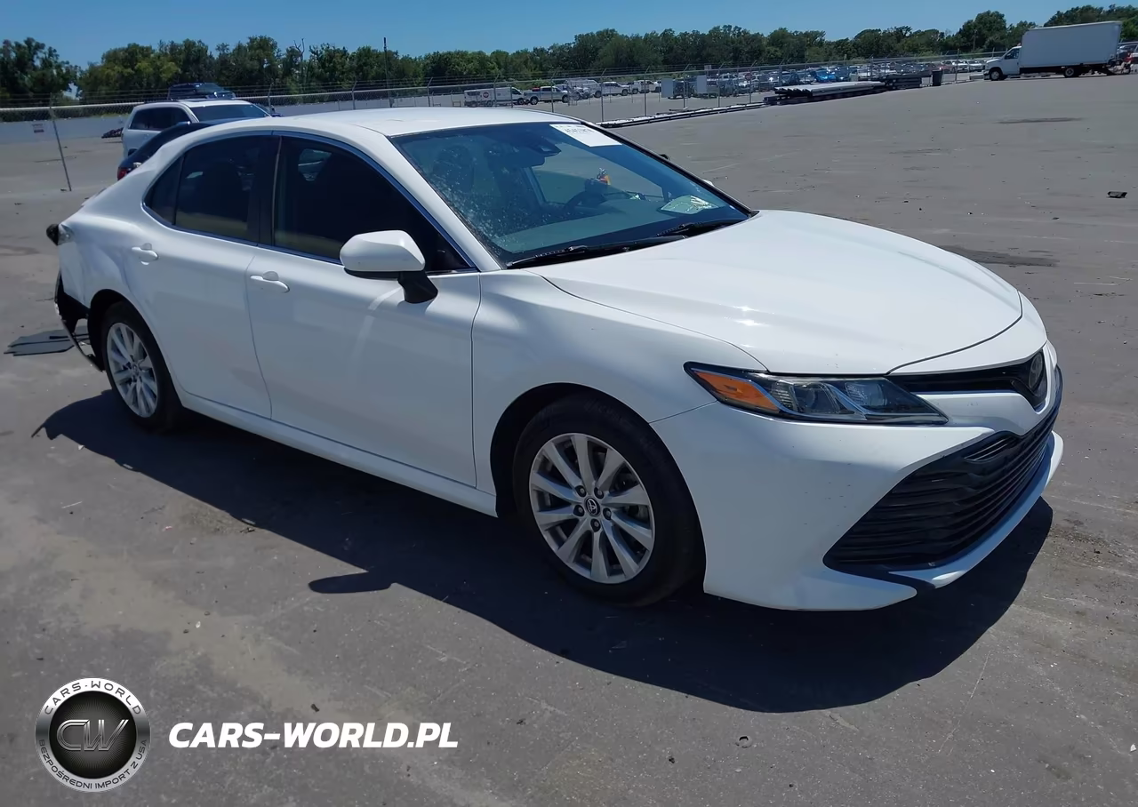 2020 Toyota Camry Le – zdjęcie 1 z 16