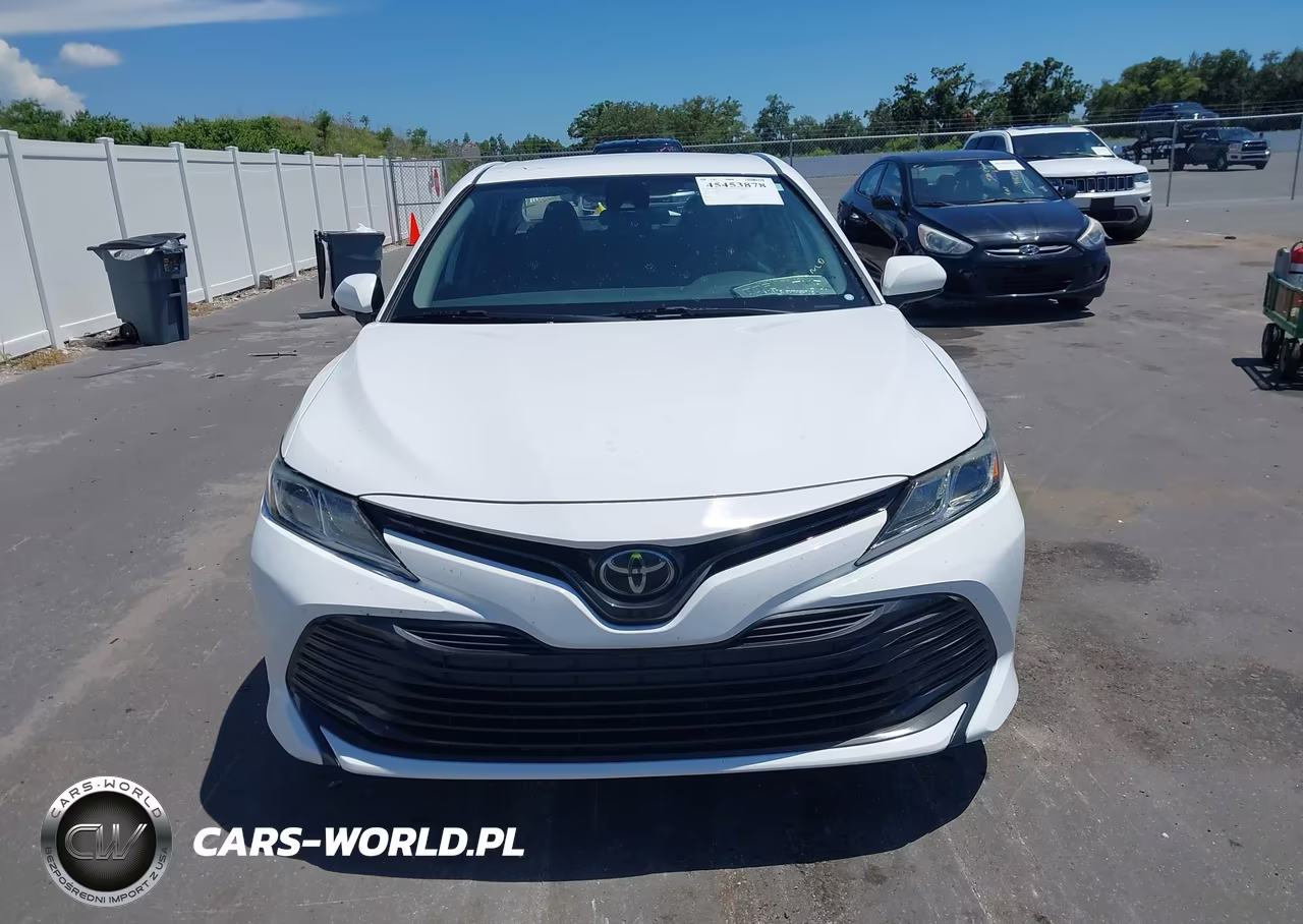 2020 Toyota Camry Le VIN:4T1C11AK7LU893633 - 12