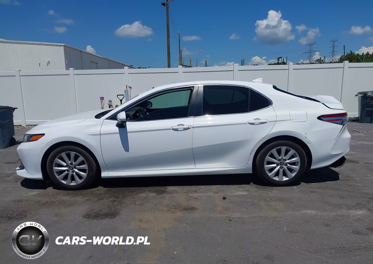 2020 Toyota Camry Le VIN:4T1C11AK7LU893633 - 14