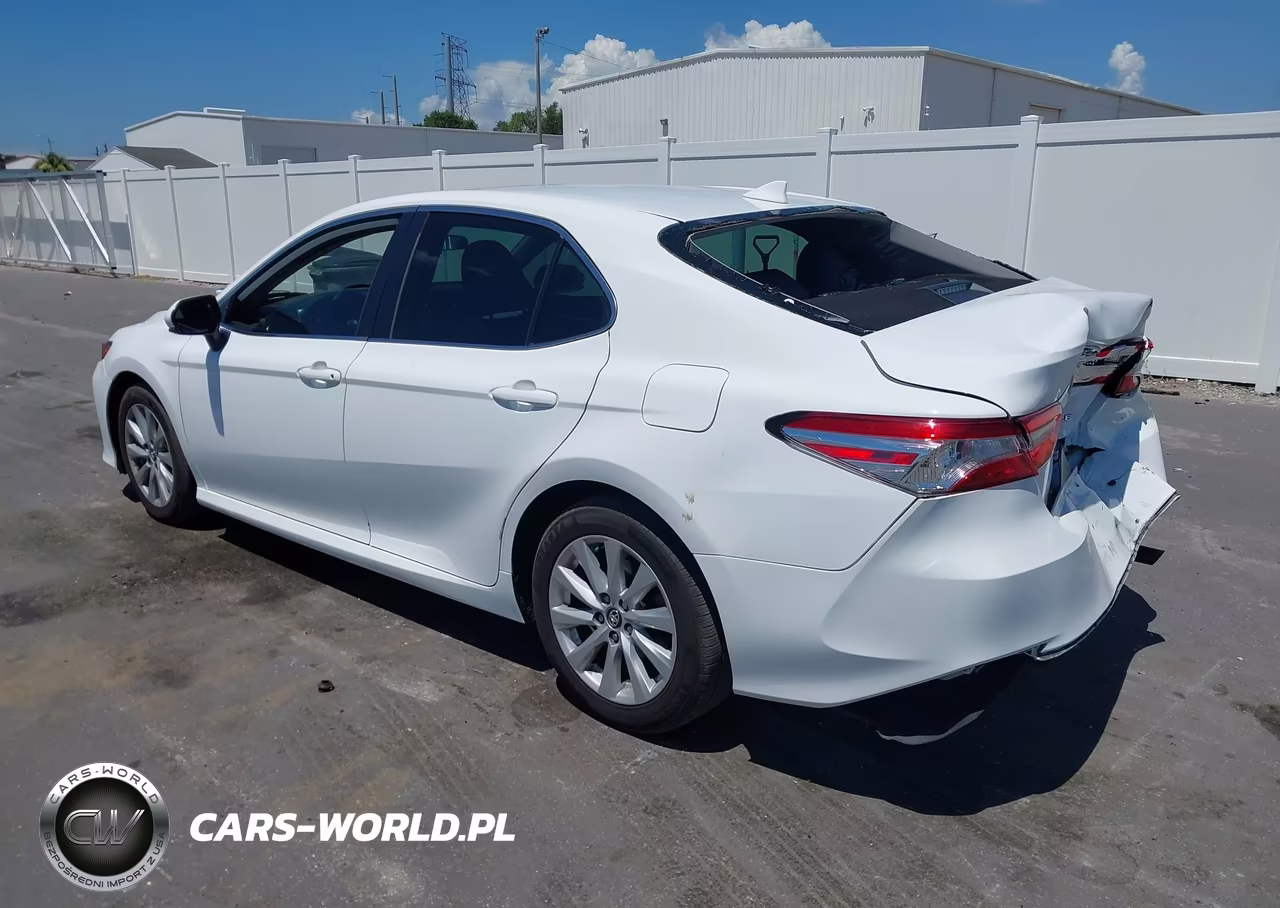 2020 Toyota Camry Le VIN:4T1C11AK7LU893633 - 3