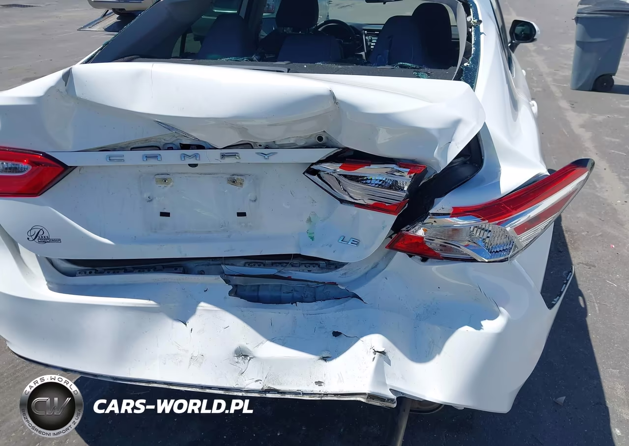 2020 Toyota Camry Le VIN:4T1C11AK7LU893633 - 6