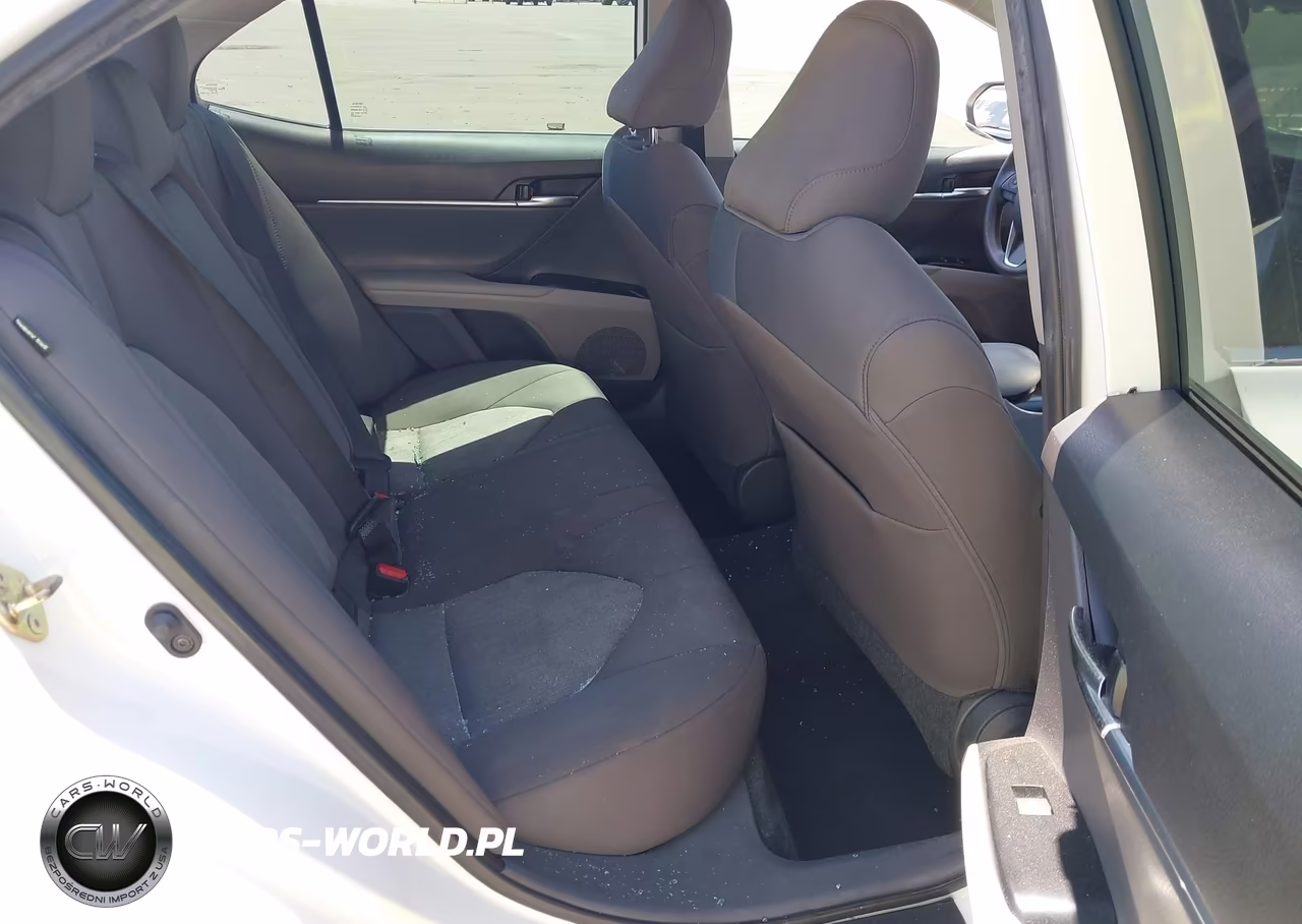 2020 Toyota Camry Le VIN:4T1C11AK7LU893633 - 8