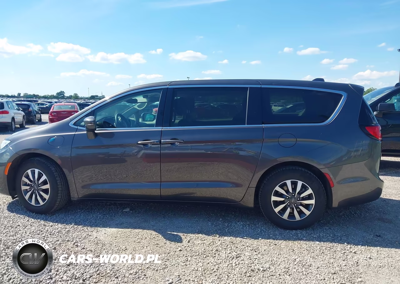 2022 Chrysler Pacifica Hybrid Touring L VIN:2C4RC1L79NR238729 - 14