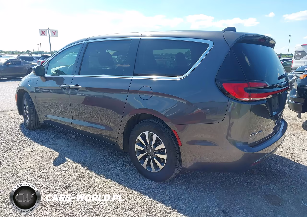 2022 Chrysler Pacifica Hybrid Touring L VIN:2C4RC1L79NR238729 - 3