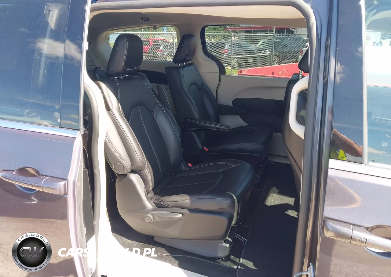 2022 Chrysler Pacifica Hybrid Touring L VIN:2C4RC1L79NR238729 - 8