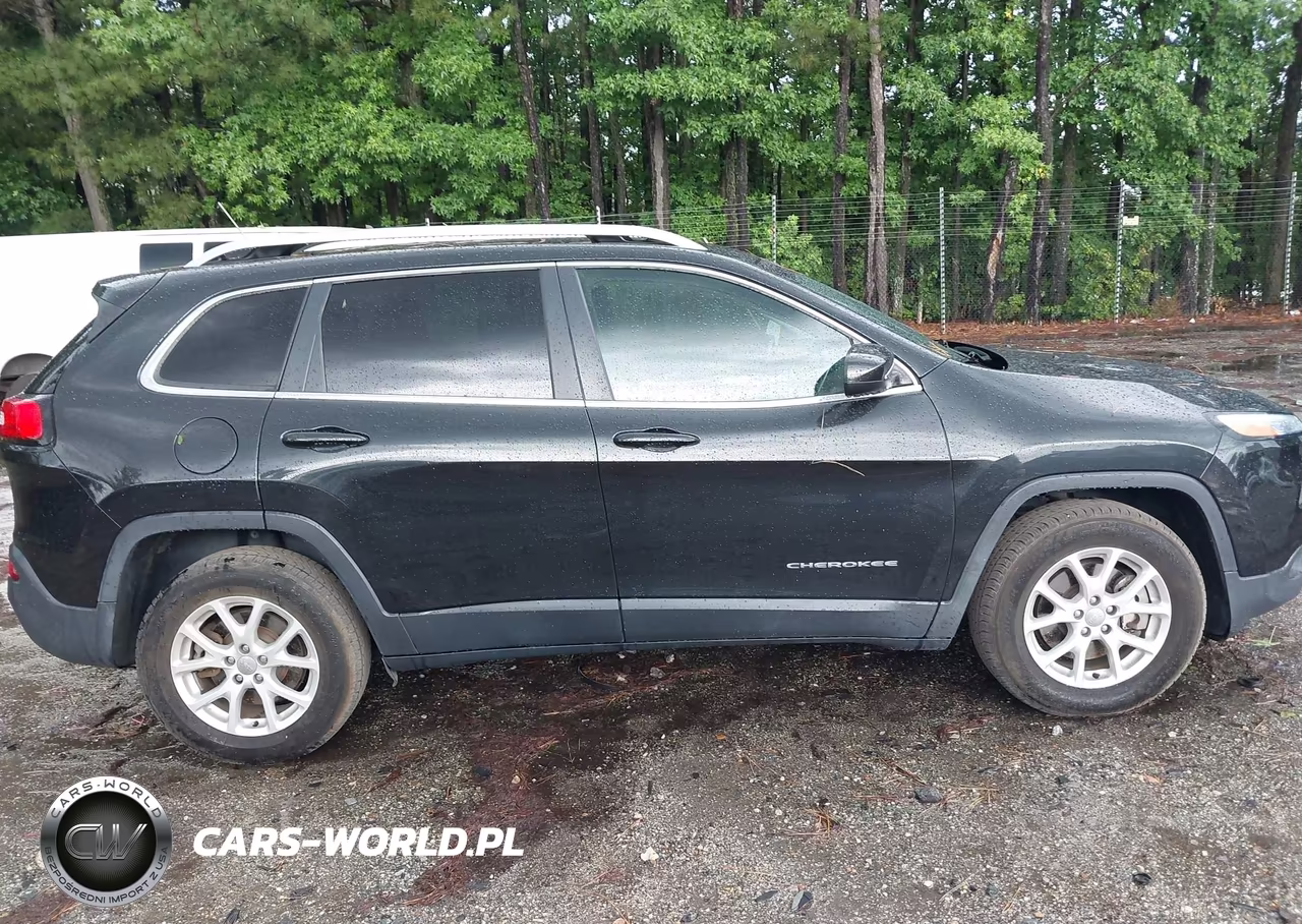 2016 Jeep Cherokee Latitude VIN:1C4PJMCS2GW325952 - 13