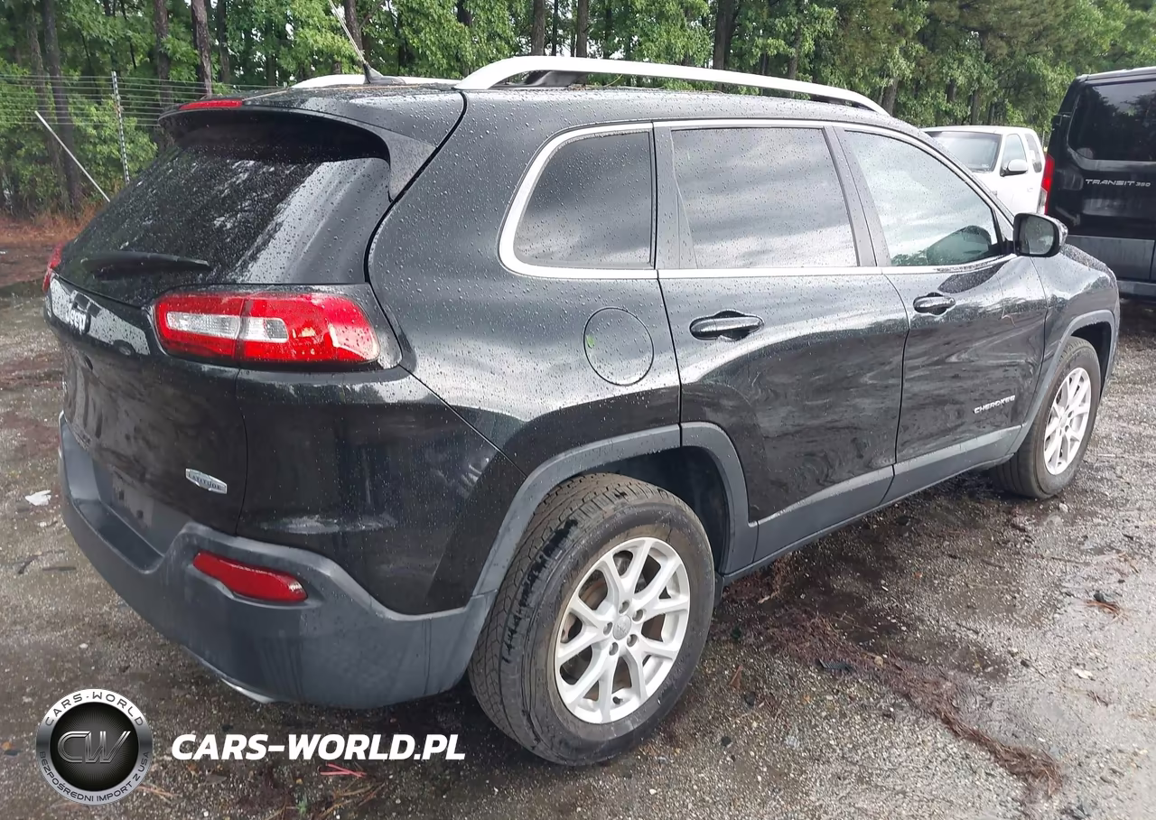2016 Jeep Cherokee Latitude VIN:1C4PJMCS2GW325952 - 4