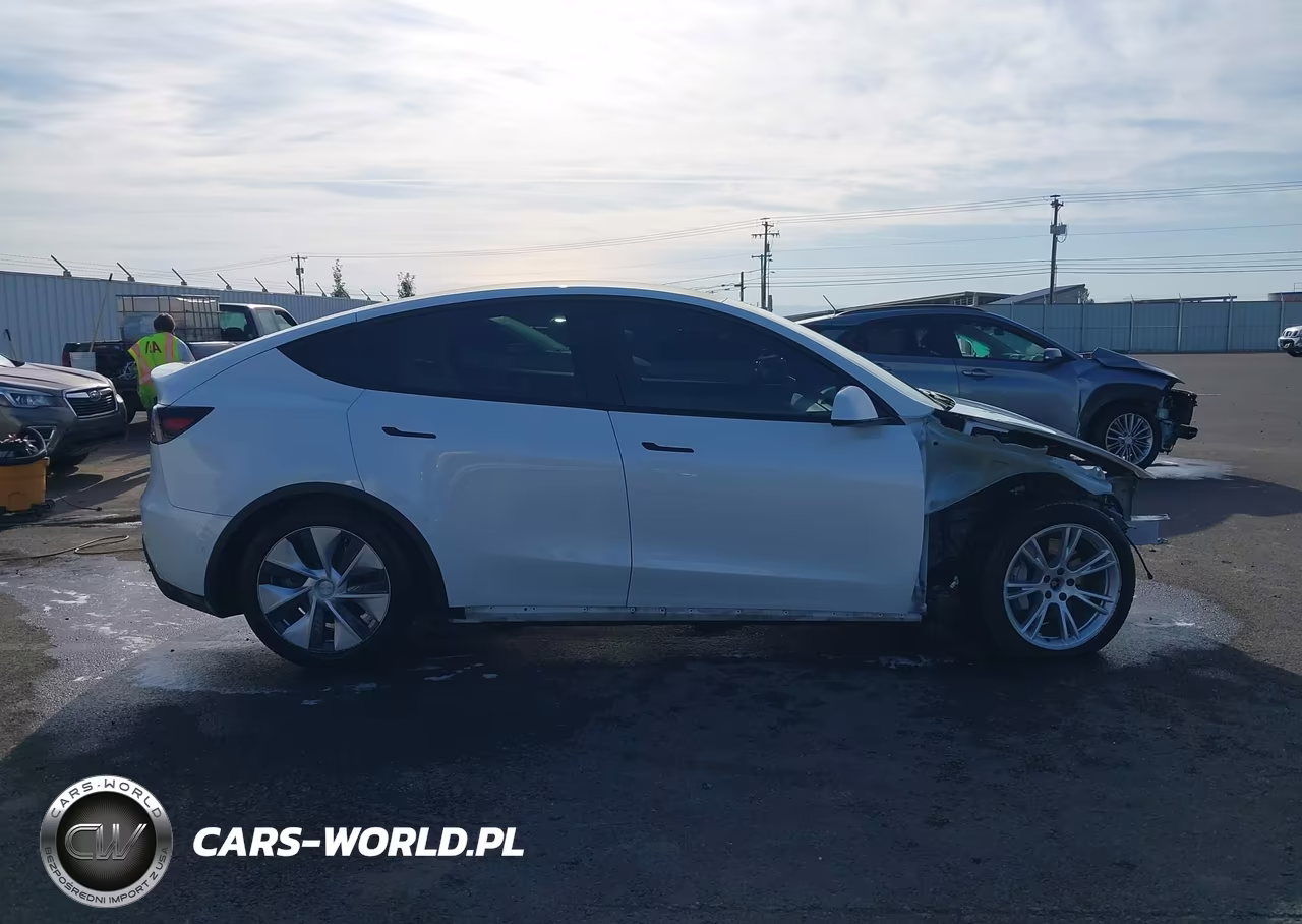 2022 Tesla Model Y Long Range Dual Motor All-Wheel Drive VIN:7SAYGDEE2NF359260 - 14