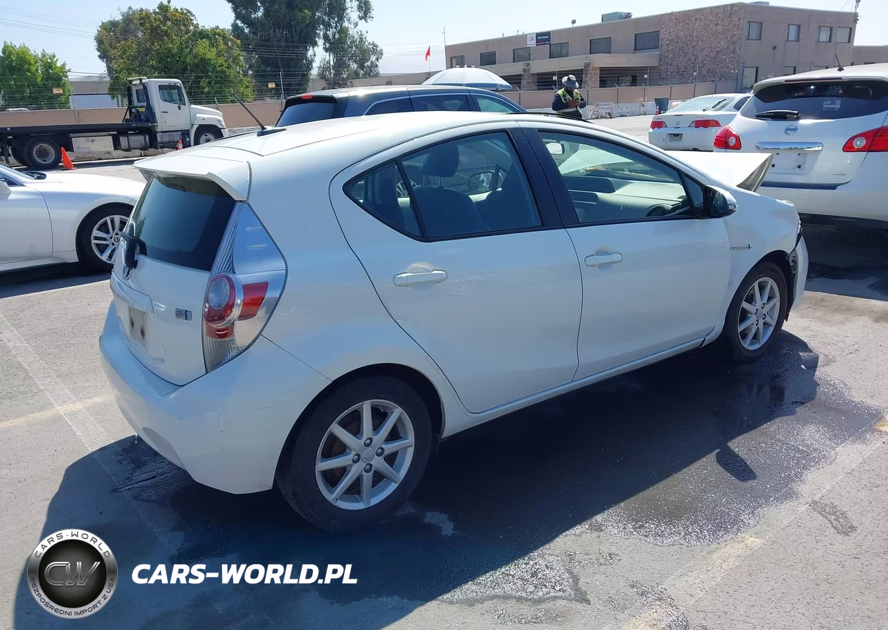 2012 Toyota Prius C Four VIN:JTDKDTB32C1007665 - 4