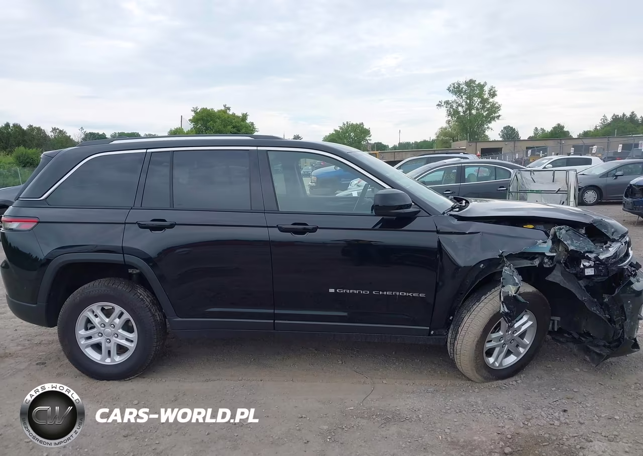 2023 Jeep Grand Cherokee Laredo 4X4 VIN:1C4RJHAG7PC513303 - 13
