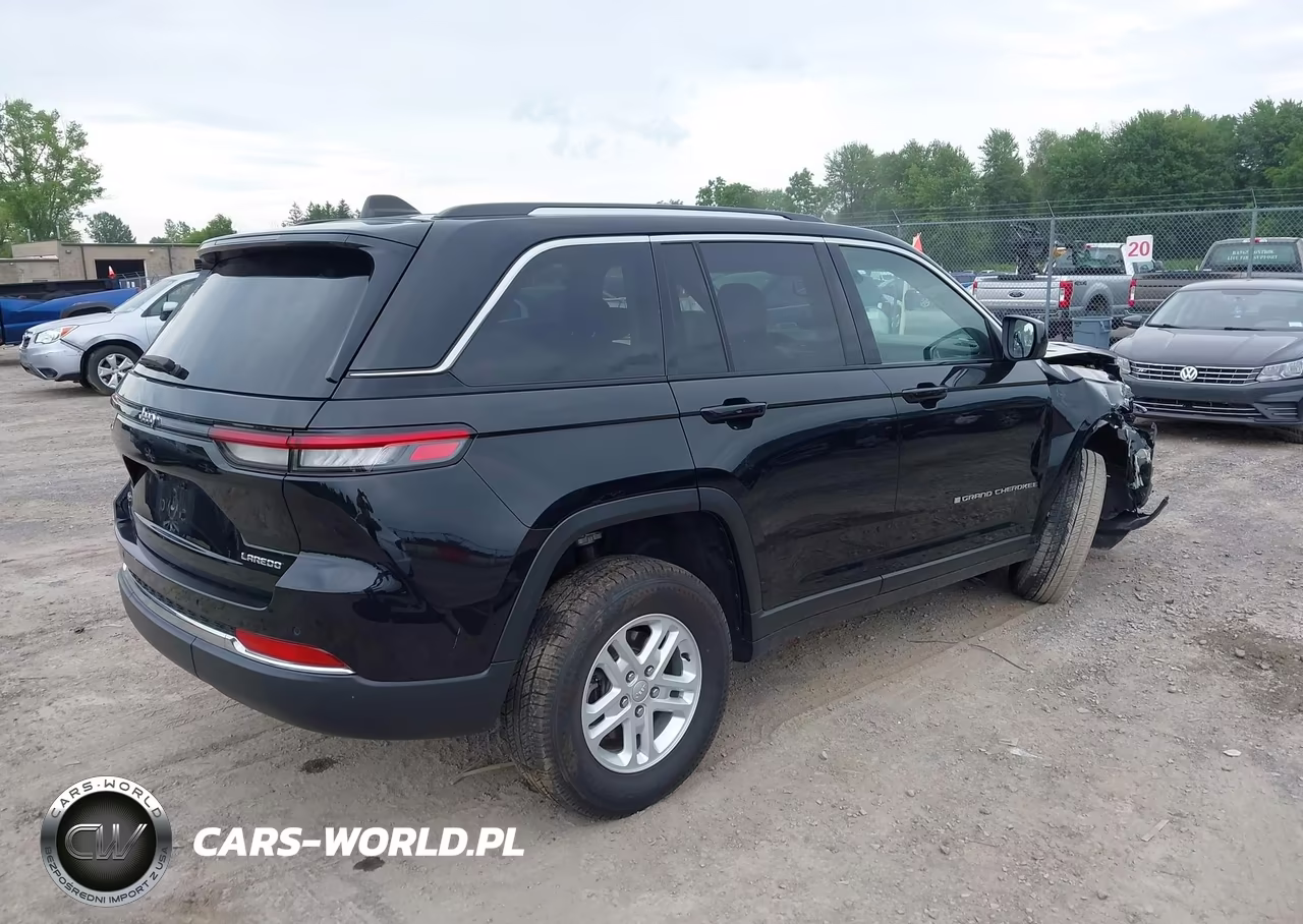 2023 Jeep Grand Cherokee Laredo 4X4 VIN:1C4RJHAG7PC513303 - 4