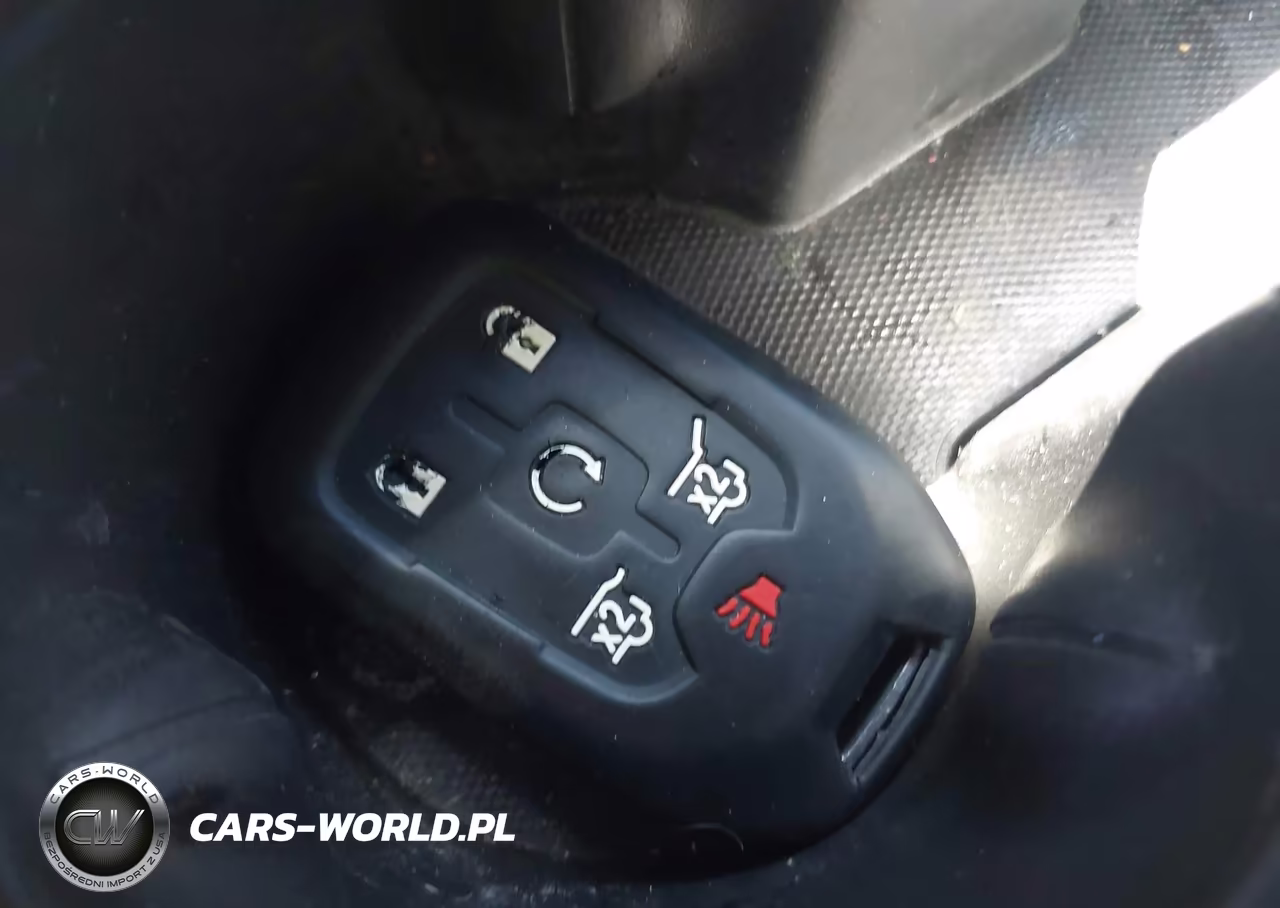 2018 Chevrolet Tahoe Premier VIN:1GNSKCKC2JR153396 - 11