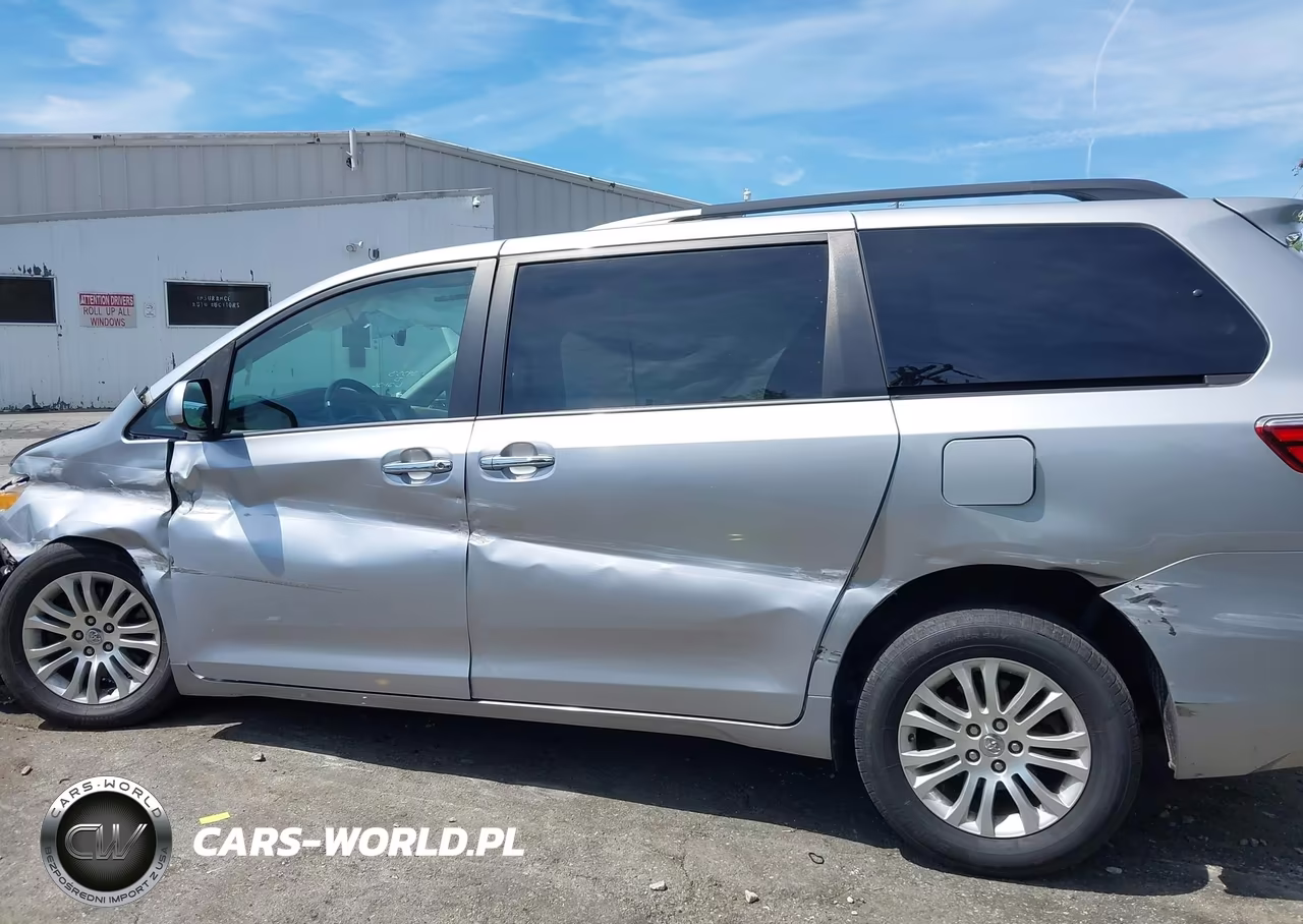 2017 Toyota Sienna Xle 8 Passenger VIN:5TDYZ3DCXHS891101 - 14