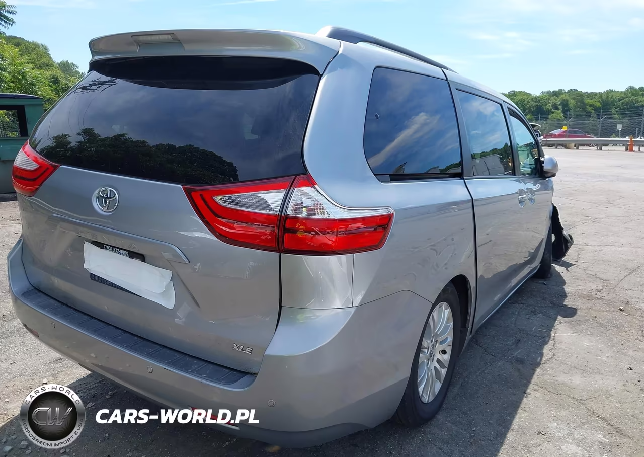 2017 Toyota Sienna Xle 8 Passenger VIN:5TDYZ3DCXHS891101 - 4