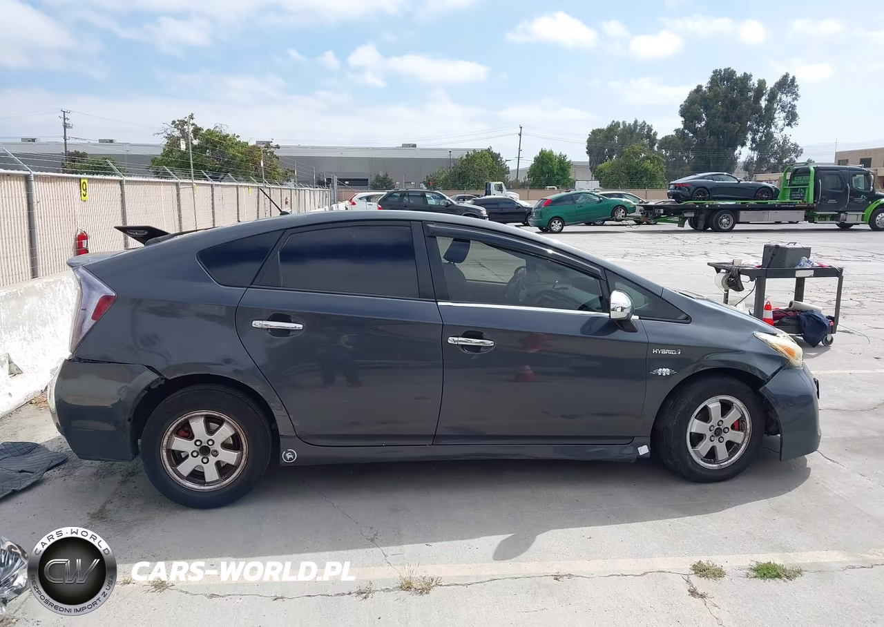 2013 Toyota Prius Two VIN:JTDKN3DU9D1673331 - 13