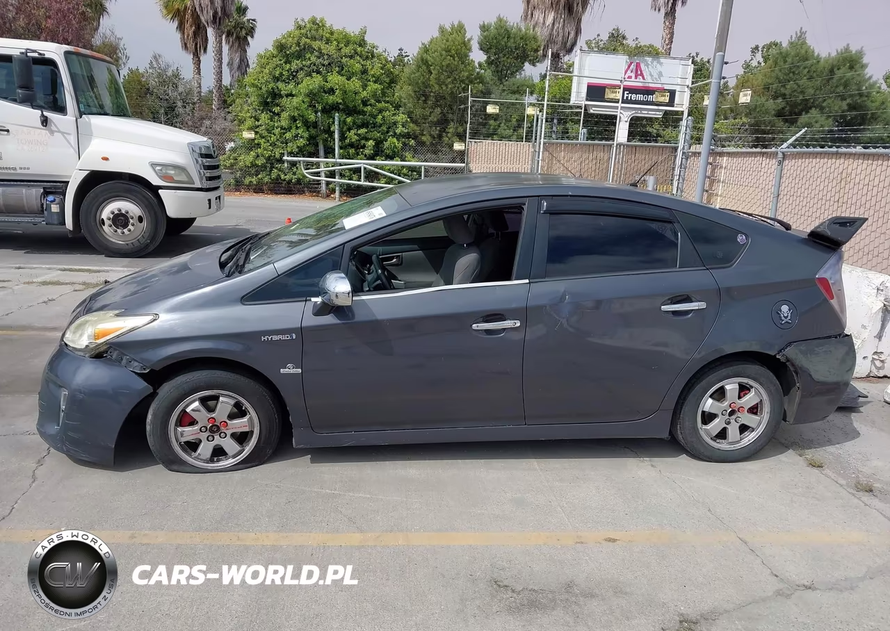 2013 Toyota Prius Two VIN:JTDKN3DU9D1673331 - 14