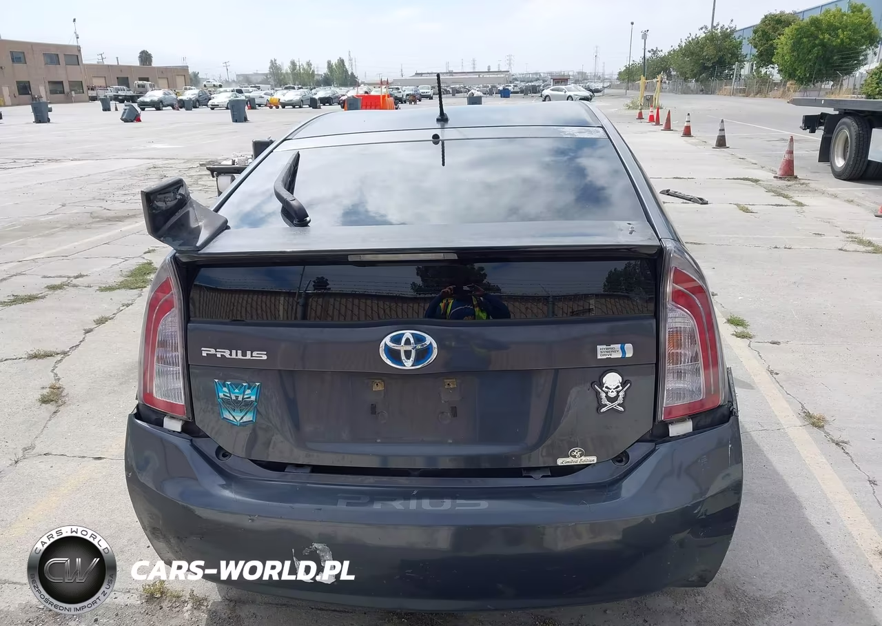 2013 Toyota Prius Two VIN:JTDKN3DU9D1673331 - 16