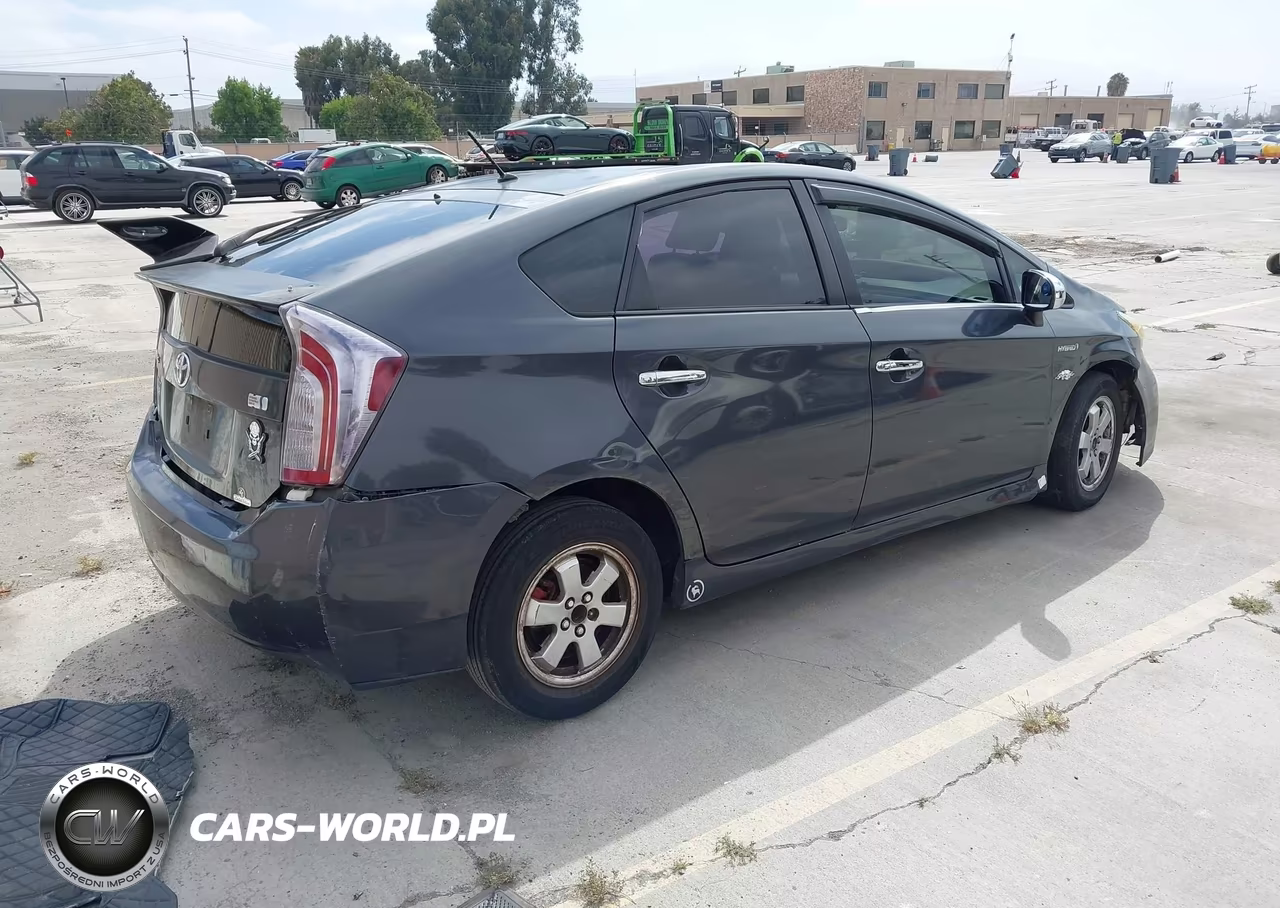 2013 Toyota Prius Two VIN:JTDKN3DU9D1673331 - 4