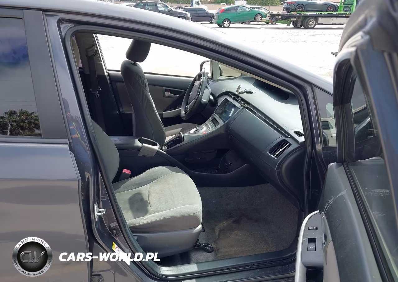 2013 Toyota Prius Two VIN:JTDKN3DU9D1673331 - 5