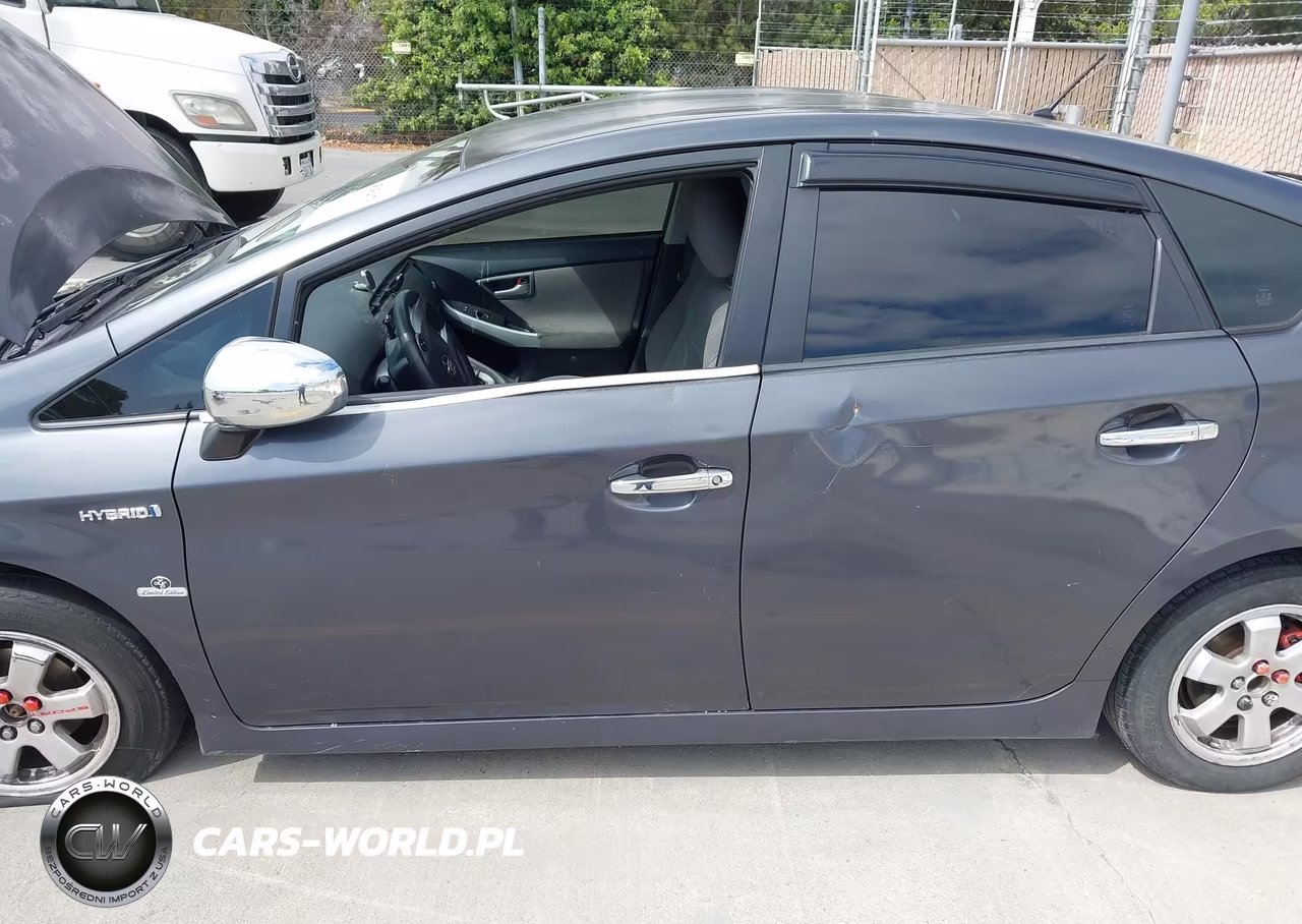 2013 Toyota Prius Two VIN:JTDKN3DU9D1673331 - 6