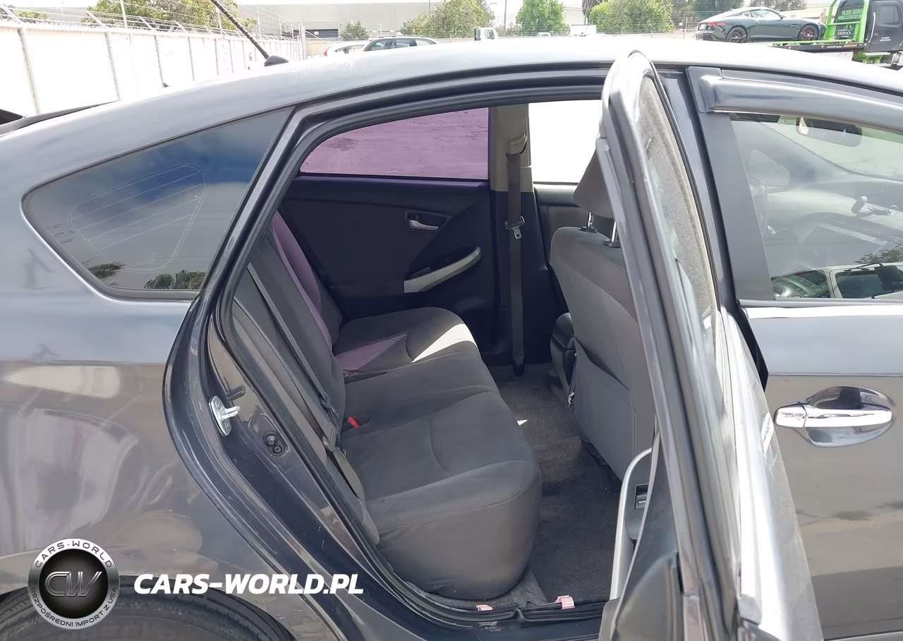 2013 Toyota Prius Two VIN:JTDKN3DU9D1673331 - 8