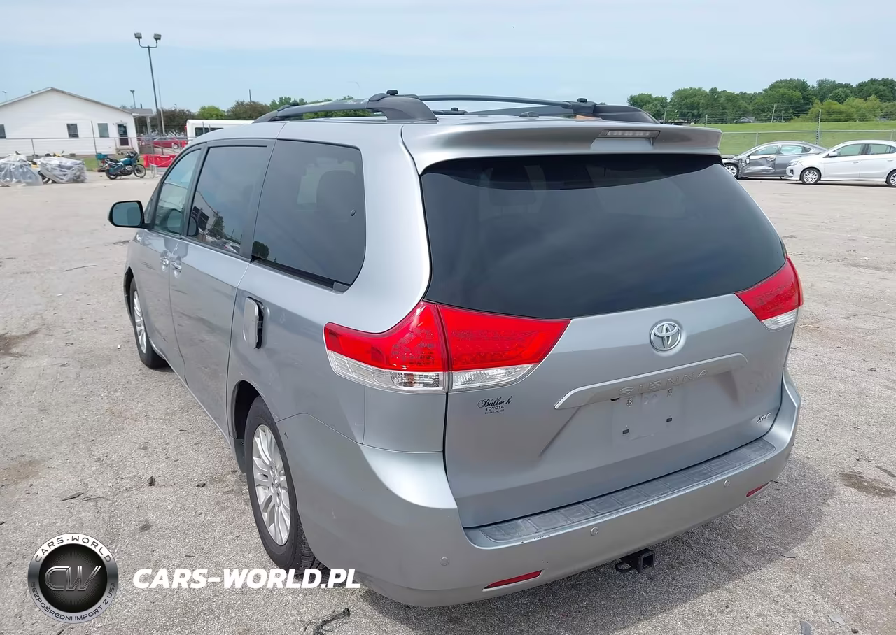 2011 Toyota Sienna Xle V6 VIN:5TDYK3DC3BS008533 - 3