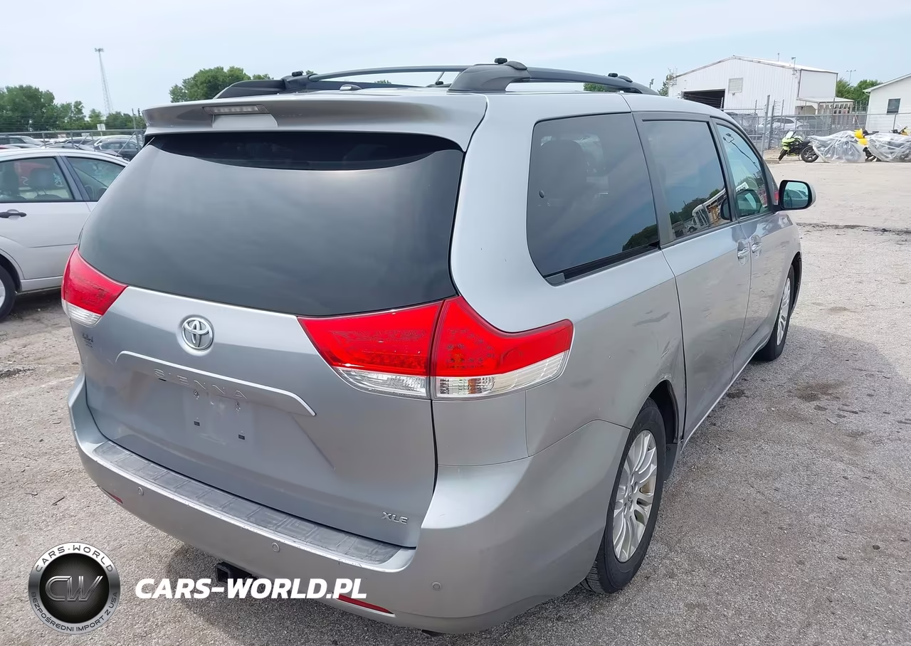2011 Toyota Sienna Xle V6 VIN:5TDYK3DC3BS008533 - 4