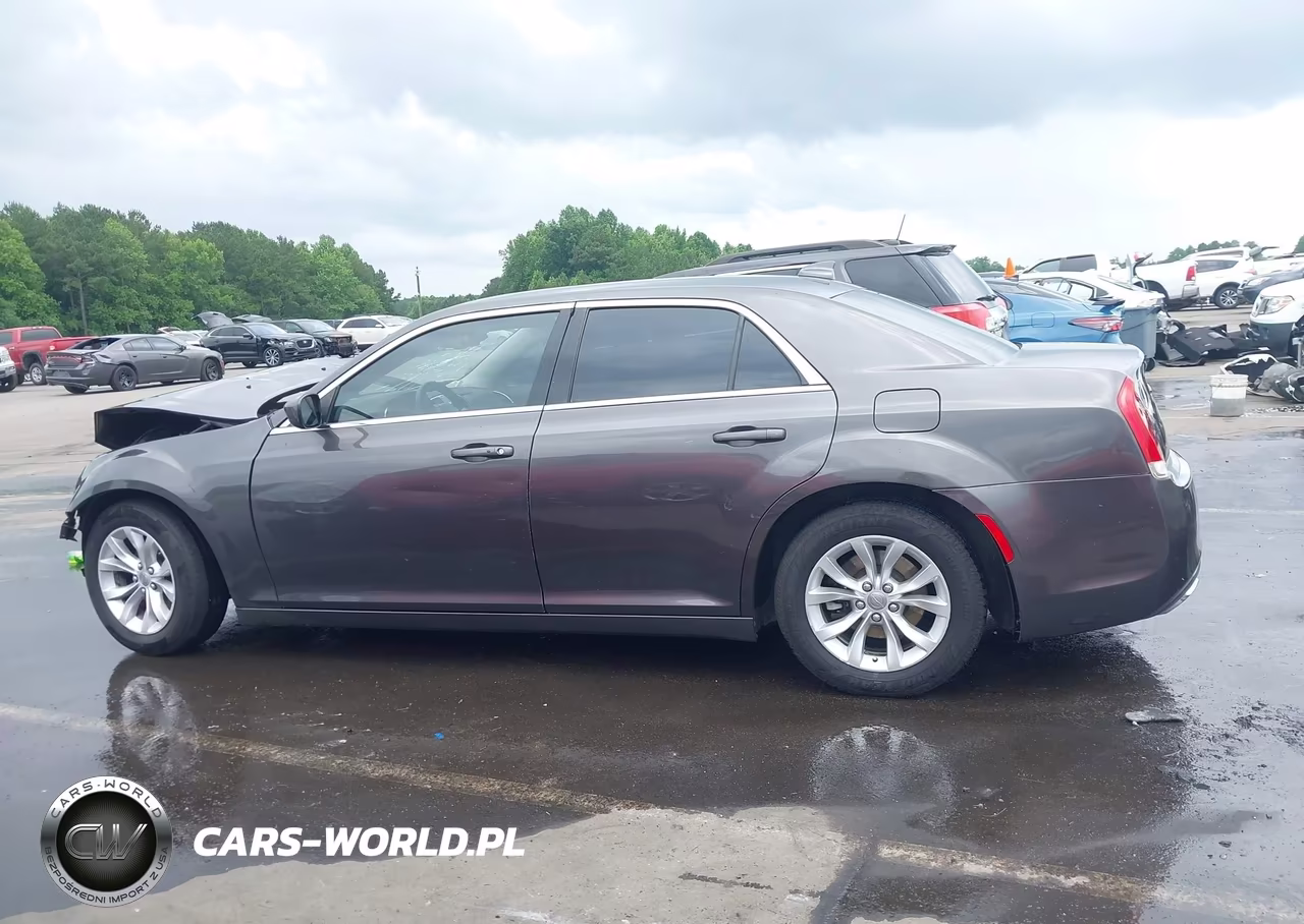 2015 Chrysler 300 Limited VIN:2C3CCAAG8FH920490 - 13