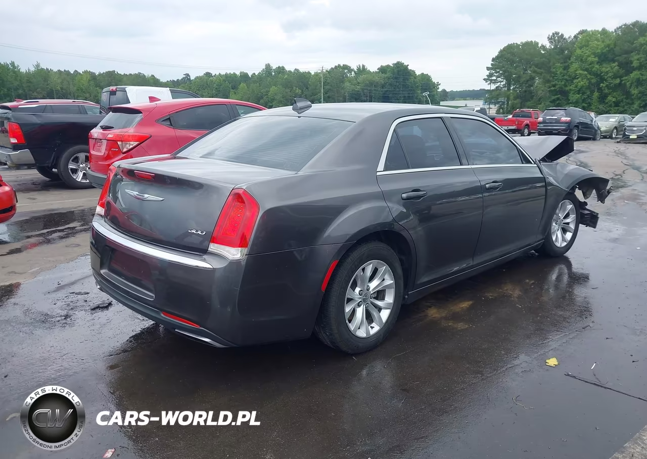 2015 Chrysler 300 Limited VIN:2C3CCAAG8FH920490 - 4