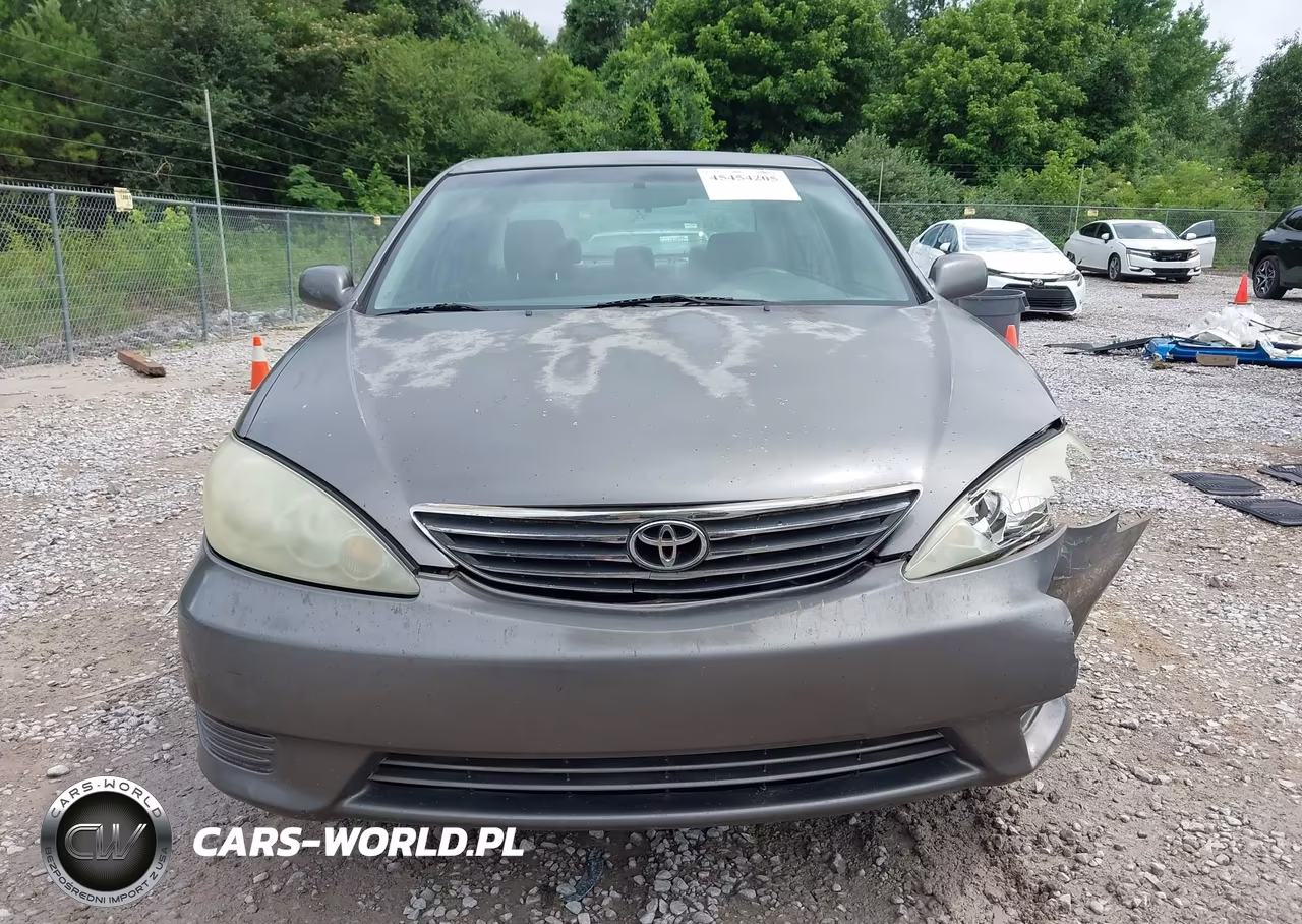 2005 Toyota Camry Le VIN:4T1BE32K85U974413 - 12