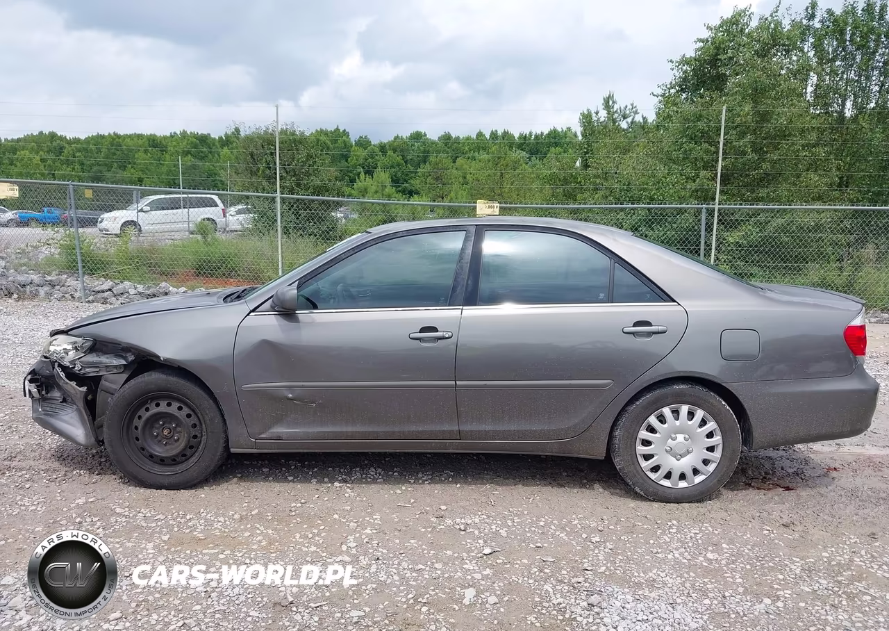 2005 Toyota Camry Le VIN:4T1BE32K85U974413 - 14