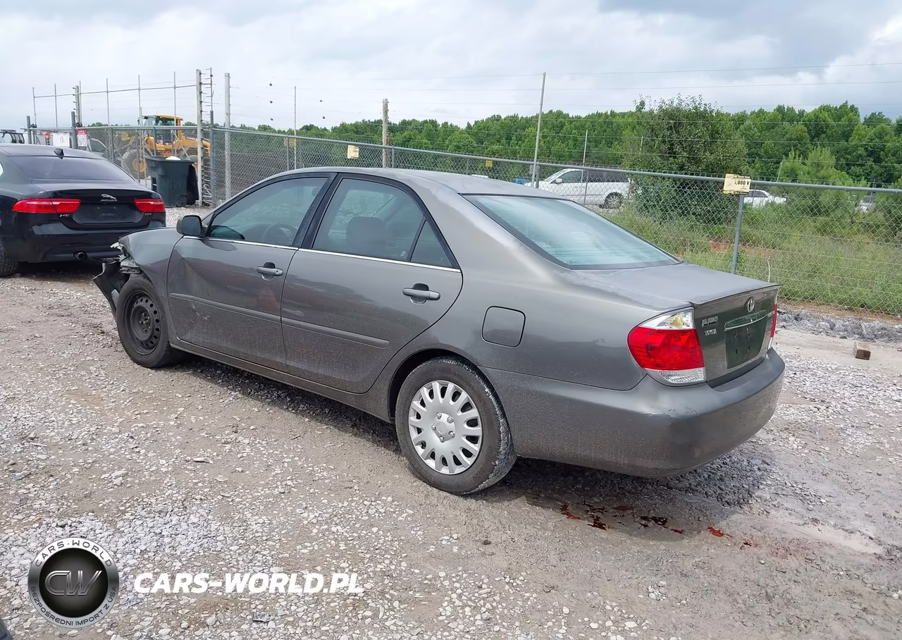 2005 Toyota Camry Le VIN:4T1BE32K85U974413 - 3
