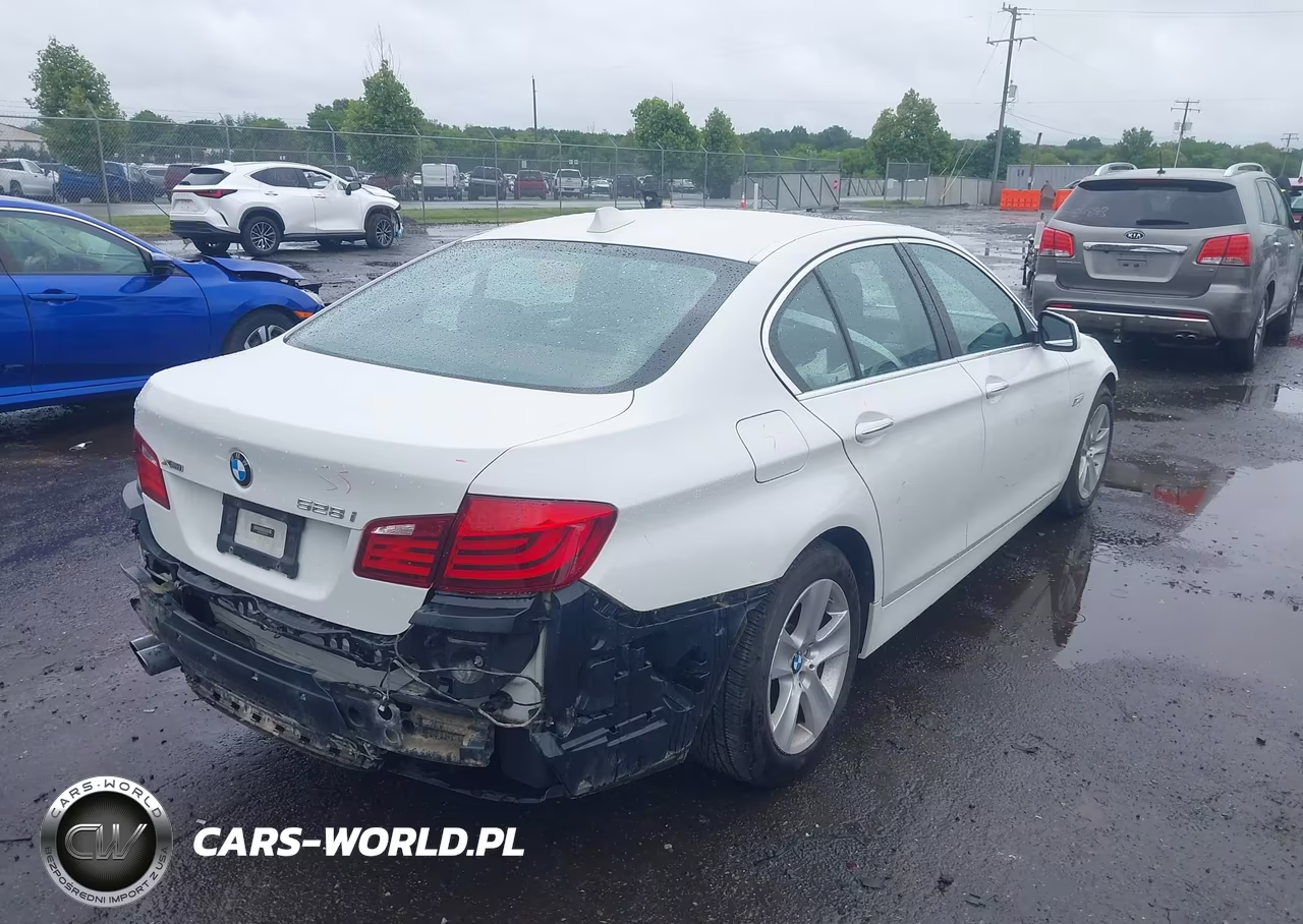 2013 BMW 528I xDrive VIN:WBAXH5C52DD113973 - 4