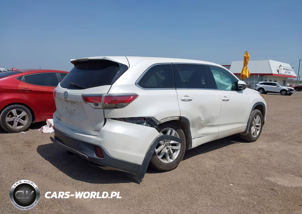 2016 Toyota Highlander Le V6 VIN:5TDBKRFH9GS256486 - 4