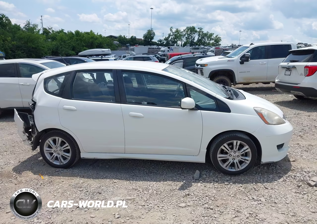 2010 Honda Fit Sport VIN:JHMGE8G45AS011944 - 13