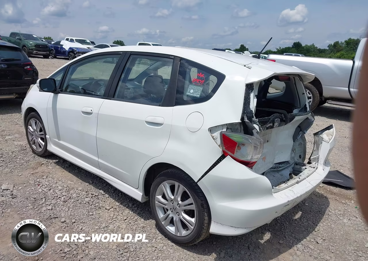 2010 Honda Fit Sport VIN:JHMGE8G45AS011944 - 3