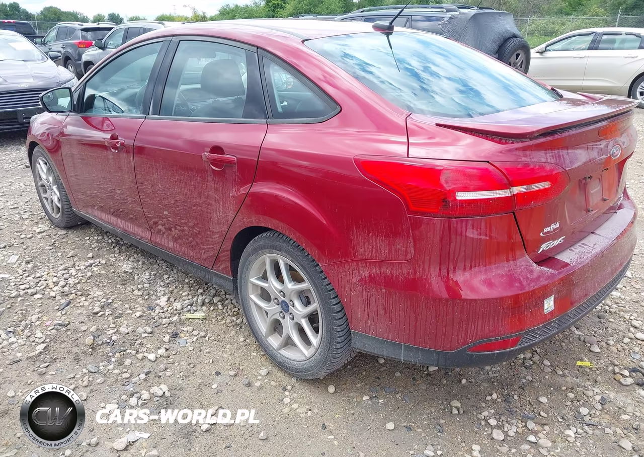 2015 Ford Focus Se VIN:1FADP3F20FL346330 - 3