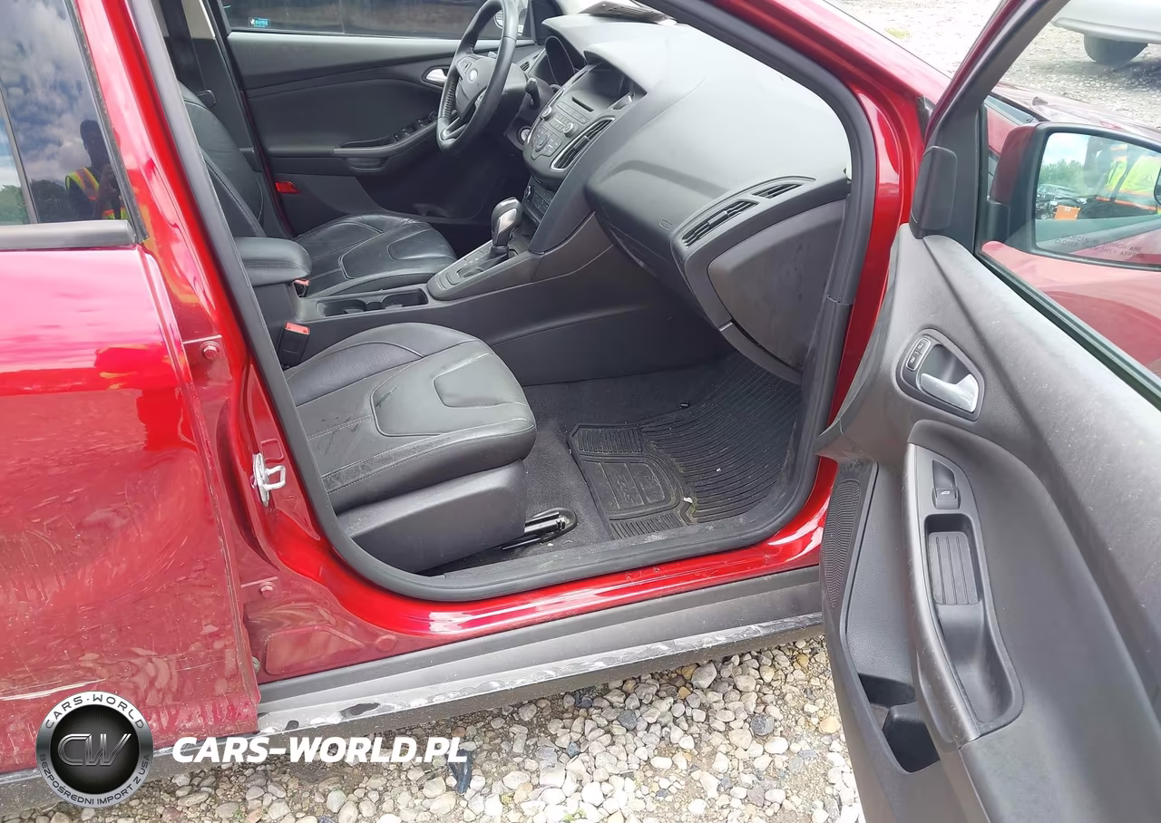2015 Ford Focus Se VIN:1FADP3F20FL346330 - 5